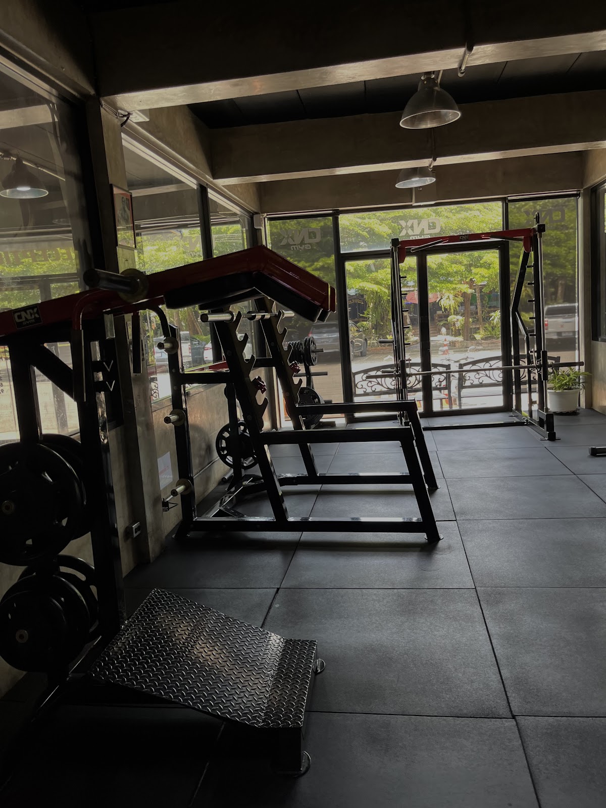 CNX GYM - Monster Top Garage