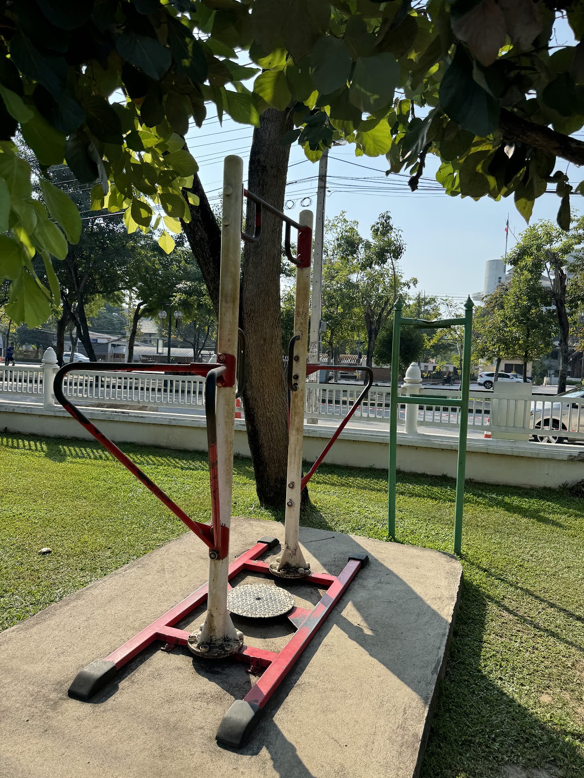 Excercise bar calisthenics