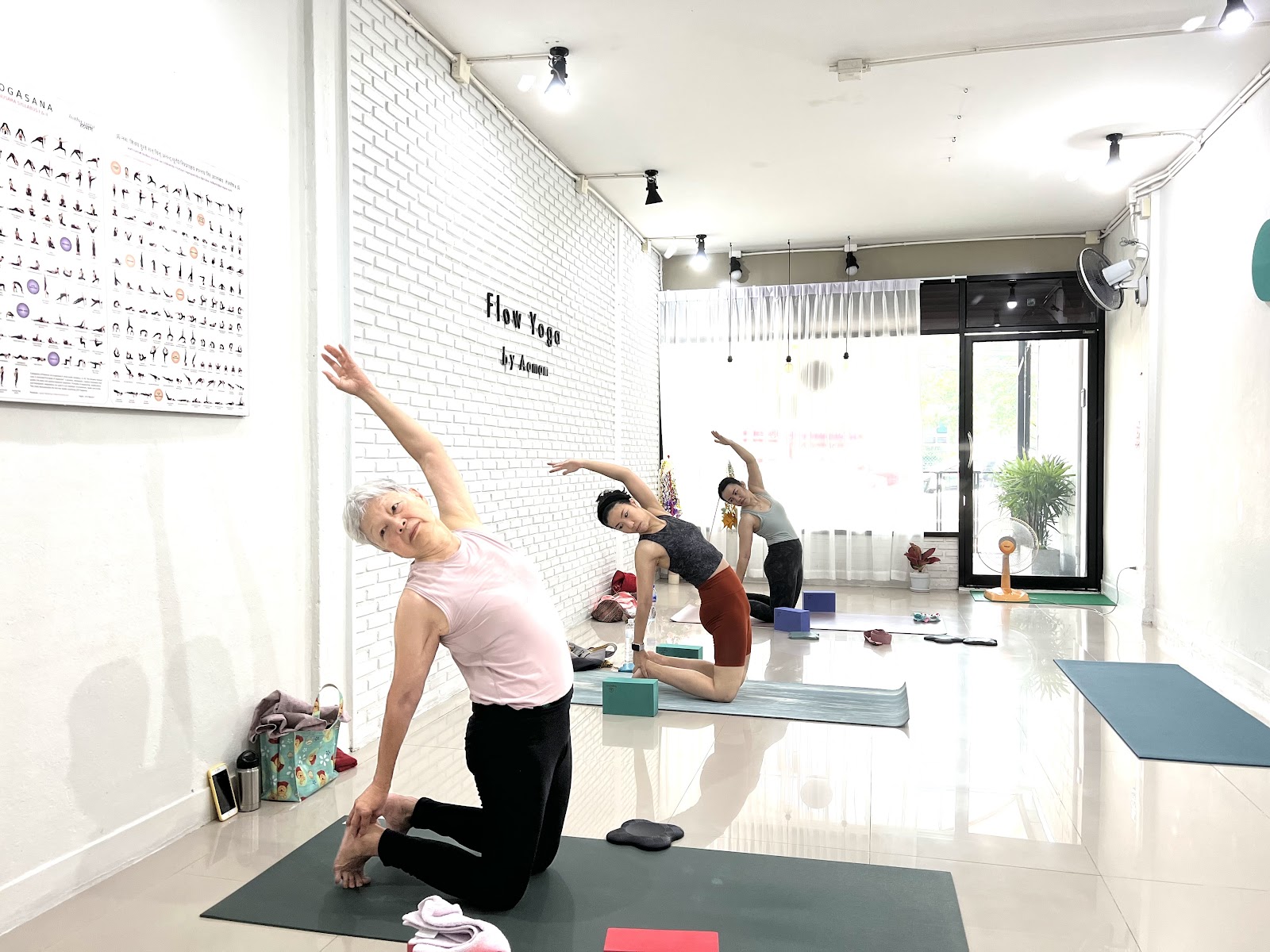 Flow Yoga by Aomam