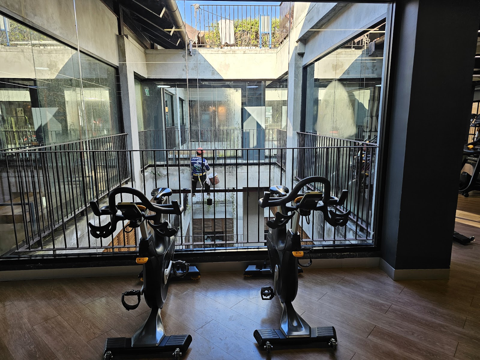 Jetts 24 Hour Fitness - One Nimman